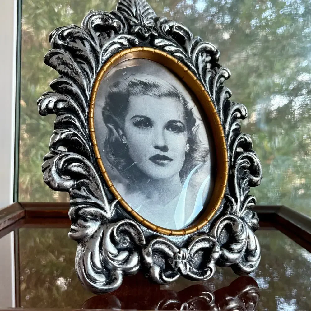 Vintage Lenticular Haunted Portrait Frame Gothic Flip Image Tabletop Decor